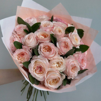 25 пионовидных роз