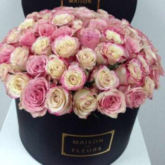Светлый микс роз в коробке Maison Светлый микс роз в коробке Maison